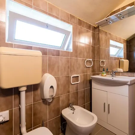 Lovely In With Wifi Apartment Martinski